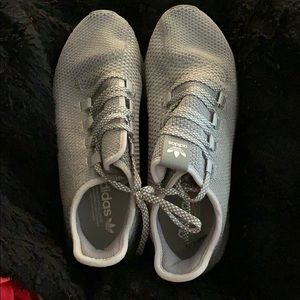 Men’s Adidas tennis/athletic shoes